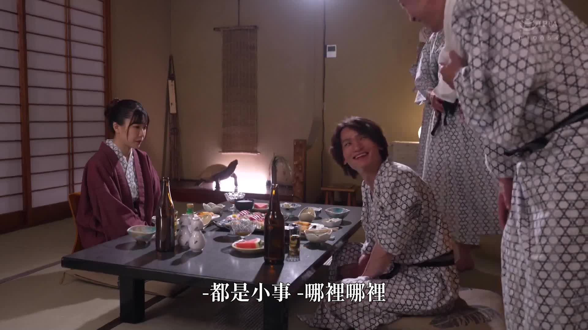 只給妻子一條毛巾，讓她進去變態男子聚集的男湯。一乃葵 - AV大平台 - 中文字幕，成人影片，AV，國產，線上看