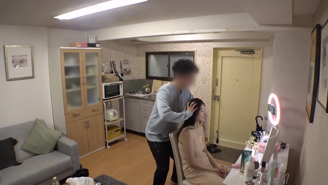 【初次内射】在家放松享受的治愈系F罩杯女友，穿着无胸罩的居家服贪婪地交缠。只有对我展露的笑容、雌性表情、高潮表情…。与桃尻纤瘦恋人刚开始同居，一起体验人生中最幸福的时光，您想吗？晚上接受笑容紧贴的胸交摩擦，以及早晨渴望生肉交的女友。秘密情侣的自拍照投稿【半同居女友】 - AV大平台-中文字幕,成人影片,AV,国产,线上看