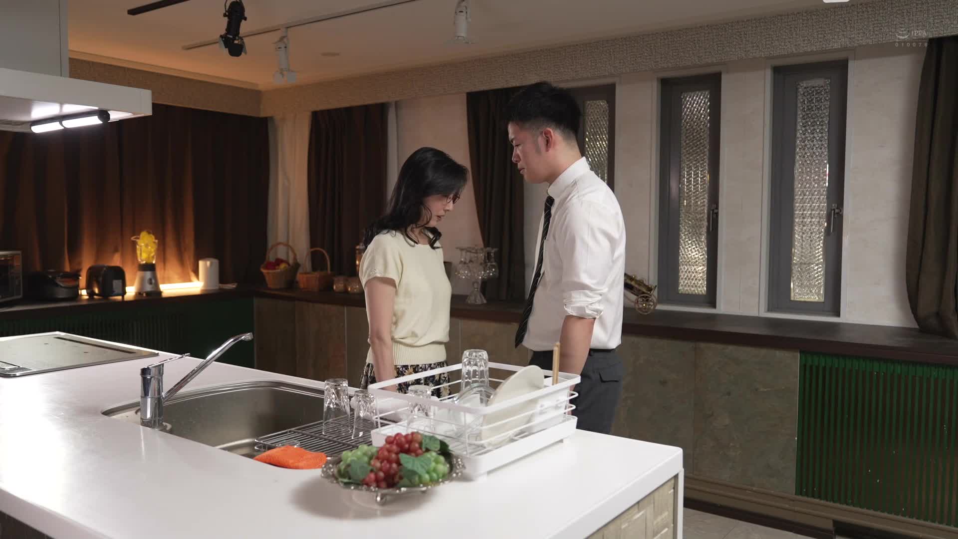Tsukino Yurine with her admired female boss - AV大平台-Chinese Subtitles, Adult Films, AV, China, Online Streaming