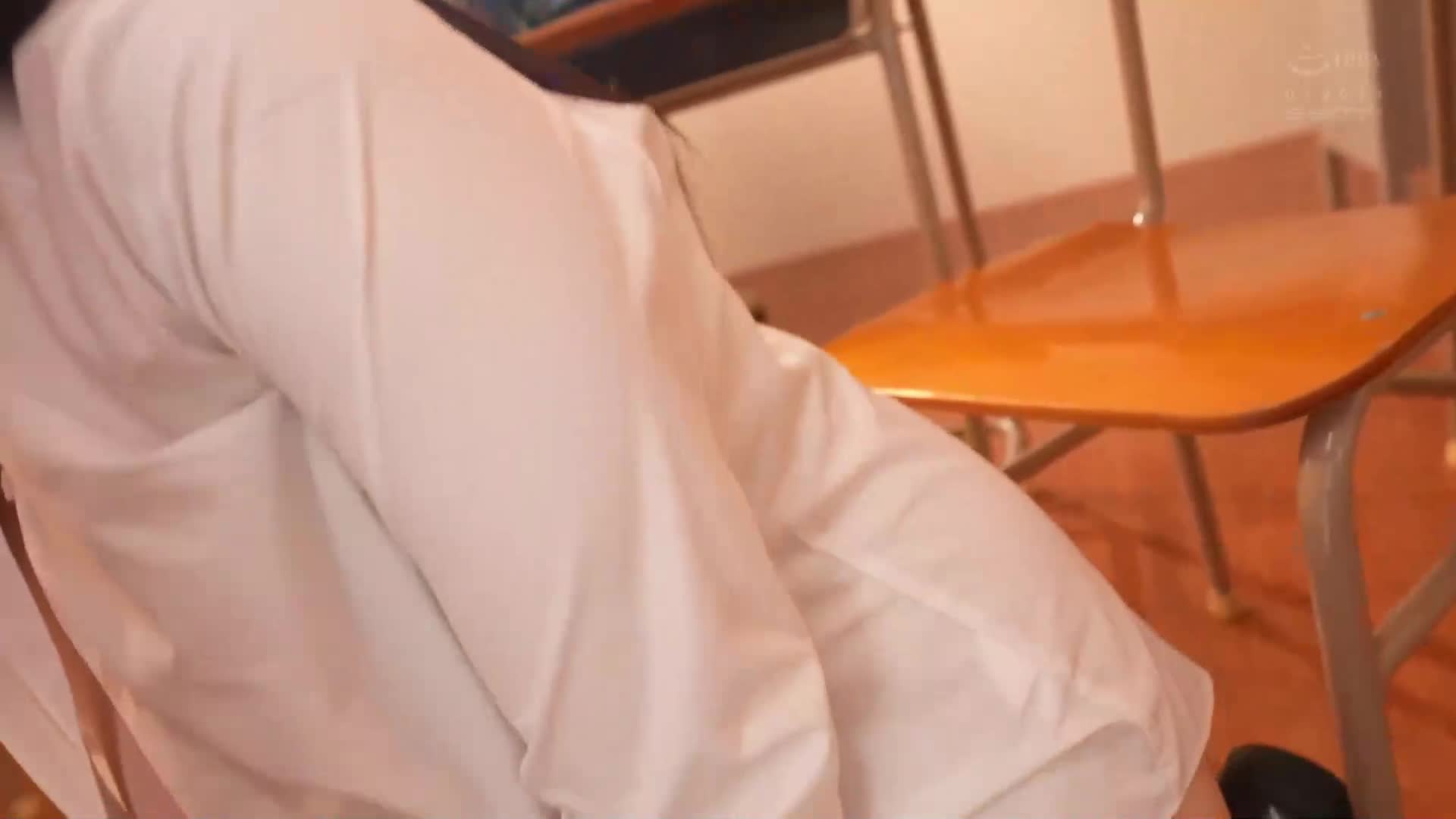 「男人让我感到非常不擅长，让我想要保护他。」尽管缺乏经验，但却比任何人都丰富的性知识...其实内心非常想和男人做一些色情的事情【妄想怪物】H罩杯的罗莉制服美少女 AV出道。天宫铃 - AV大平台-中文字幕,成人影片,AV,国产,线上看