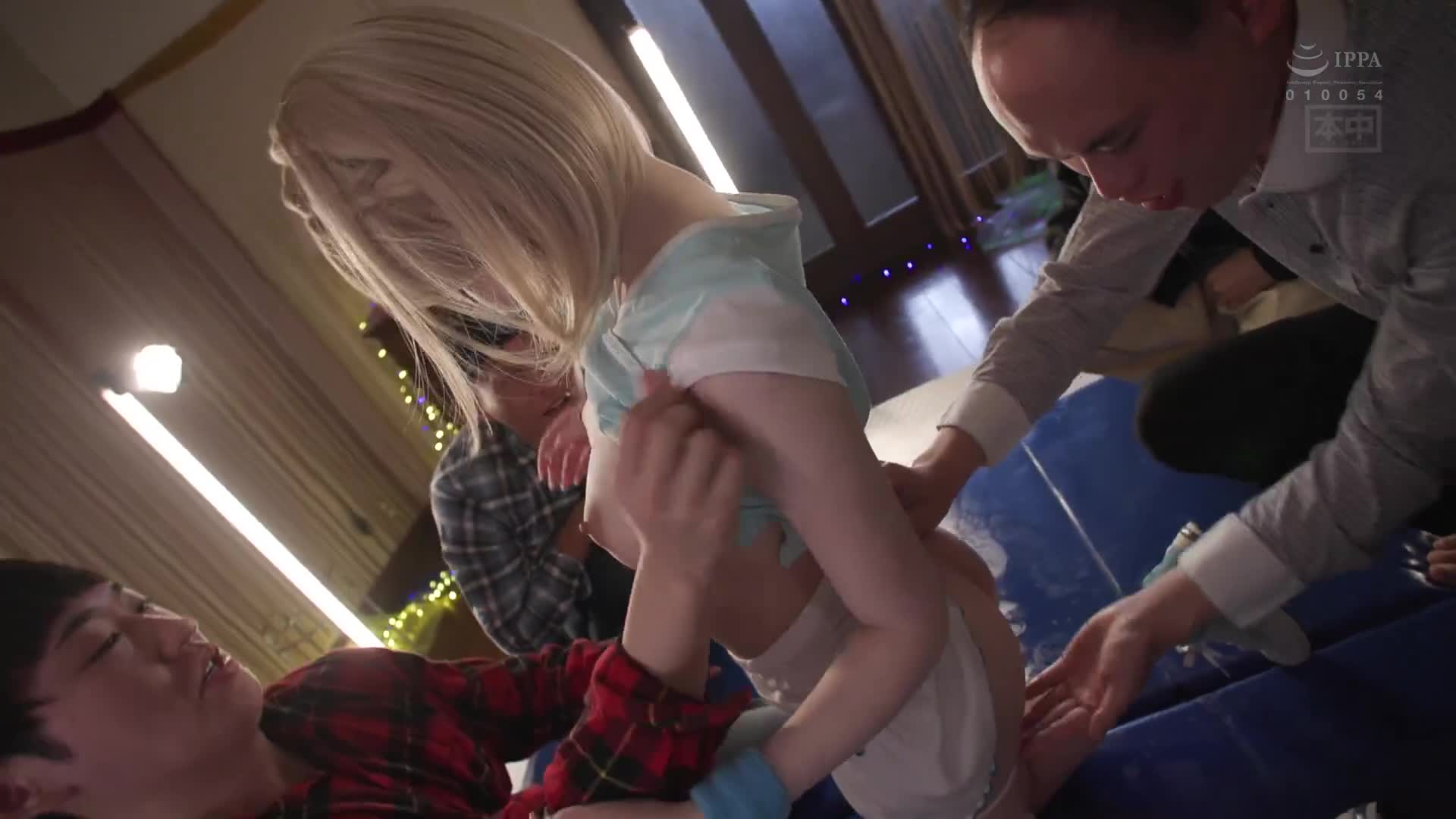 彈性桃尻Cosplayer全力推送臀部給攝影老爺們！即使被後插時笑容滿面，香水純的枕頭業務還是不斷中出高潮 - AV大平台 - 中文字幕，成人影片，AV，國產，線上看